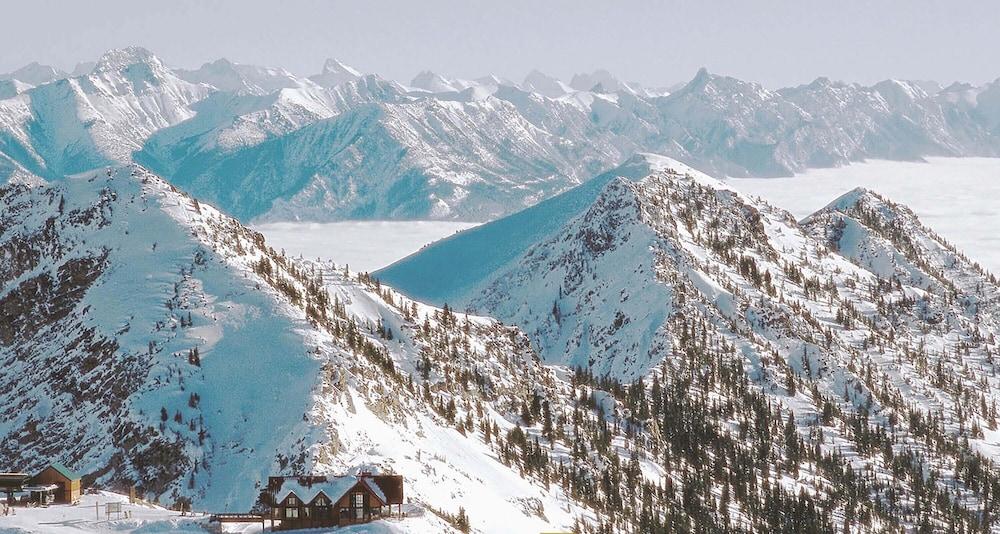 Glacier Mountaineer Lodge Golden Exterior foto